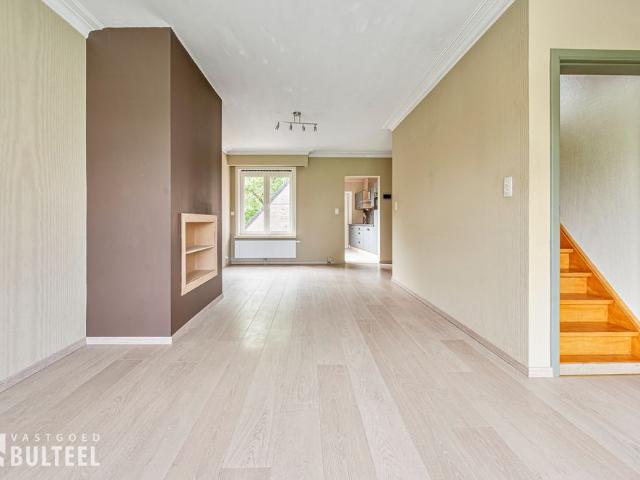 Bel etage woning met 2 slaapkamers en een gezellige koer