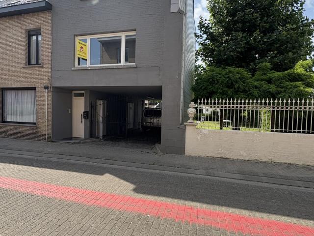 BEL ETAGE WONING MET CENTRALE LIGGING TE AVELGEM