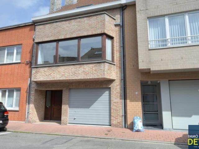 Bel étage woning met garage in Oud Knokke vlakbij het sp