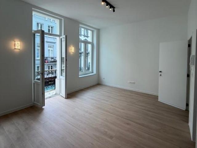Bel etage te huur