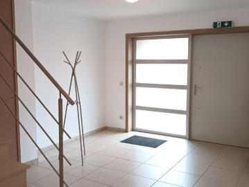 Bel étage te huur in Eeklo voor € 1.450 met 4 slaapkamers
