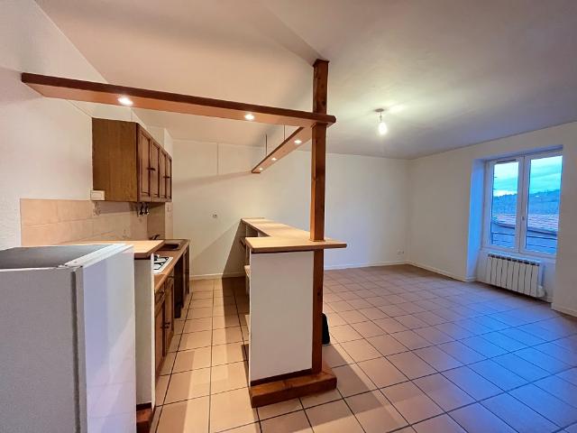 Bel F2 50m2 avec PARKING, CAVE et JARDIN COMMUN