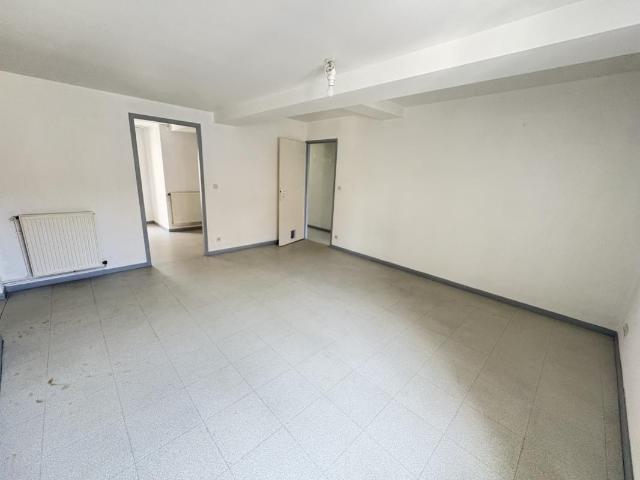 Bel F3 de 68m2 avec VERANDA à louer bourg Saint Galmier