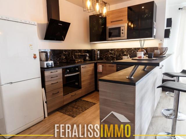 Bel F4 de 93 m2 avec terrasse de 84 m2 !