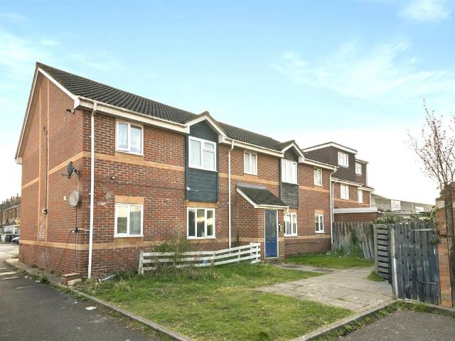 Bel Lane, Hanworth, Feltham TW13, 2 bed maisonette to rent, £1,800 pcm | PrimeLocation