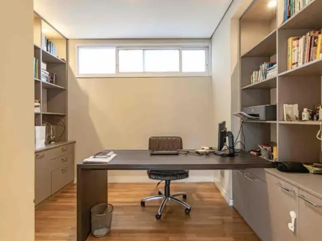 Belíssima e elegante Casa com 350 m², 4 suítes e 4 vagas de Garagem | Moema