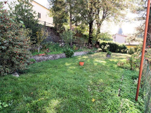 Bel terratetto ex turistico ricettivo con ampio giardino in vendita a Abetone Cutigliano