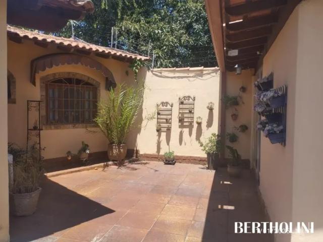 Bela casa com 218m² de área construída em um terreno de 464m²
