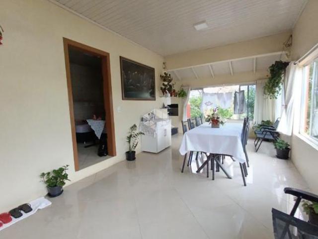 Bela Casa com 2 dormitórios sala cozinha e um ótimo e espaçoso salão de festas n