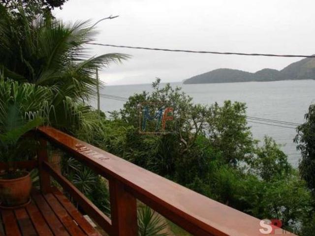 Bela casa em Ubatuba, 500m² a.u 4 quartos 1 suíte, salas, varanda, cozinha, piscina, churrasquei