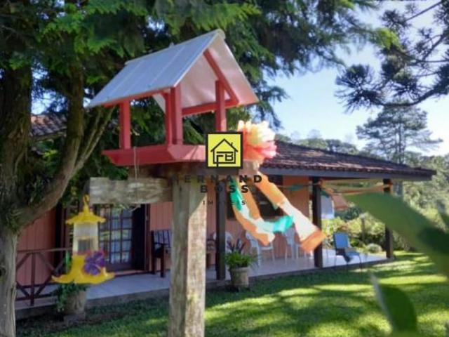 Bela casa em zona rural, apenas 10 min do centro de Igrejinha. Com 1.750 m² de área total, distribuí