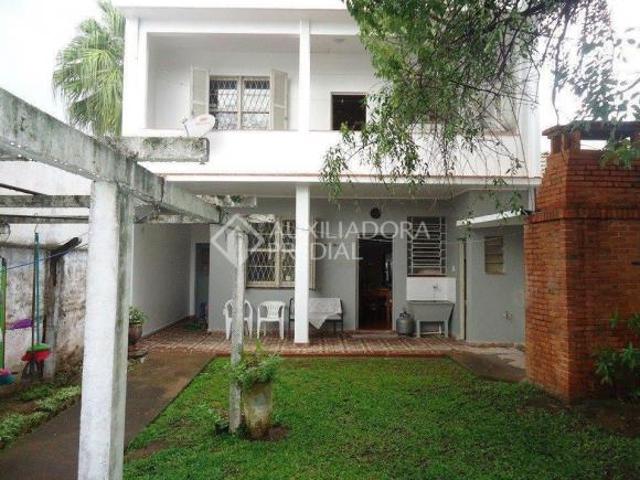 Bela Casa / Sobrado à venda no Bairro Floresta