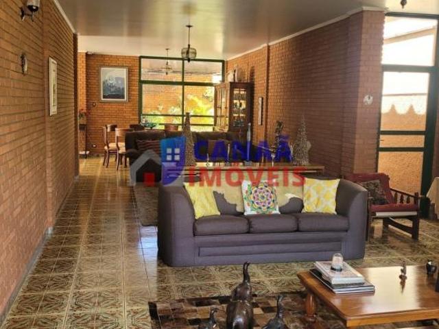 Bela e majestosa casa no bairro Umuarama próximo Hospital UFU