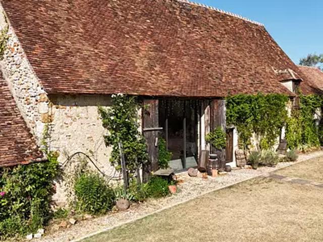 Bélâbre 36370 Achat / Vente maison 8 pièces t8 au dernier étage piscine