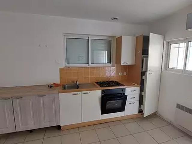 Bélarga 34230 Location appartement 1 pièce t1 au dernier étage terrasse