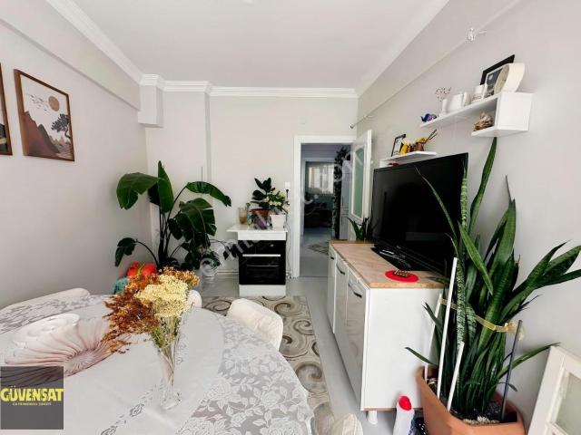 Belediye Ve Yapı Kredinin Dibinde Ara Kat Yenilenmiş Daire