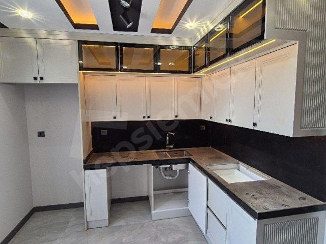 BELEDİYE CİVARI 2+1 KAPALI MUTFAK ULTRA LÜKS AZ KATLI SİTE İÇİ SATILIK DAİRE