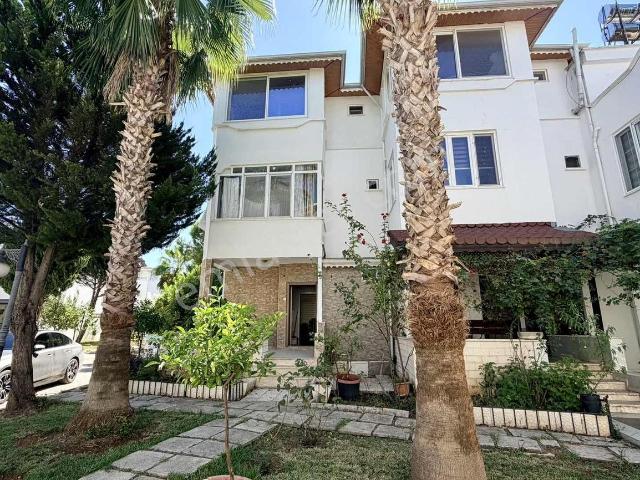Belek Kadriye Arasında Günok Sitesinde 3+2 İkiz Villa Havuzlu