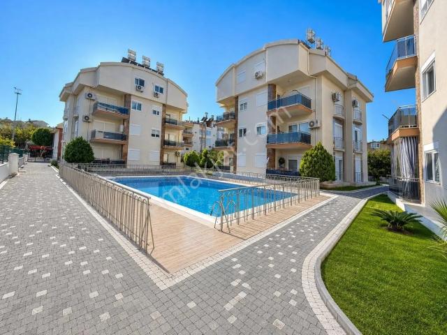 Belek Merkez'de 2+1 Havuzlu Sitede Ara Kat Geniş Daire