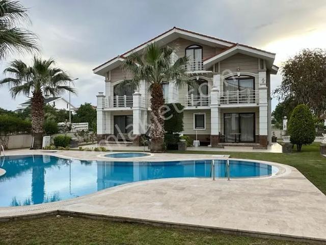 Belek'de Yatırımcı İçin Kaçırılmayacak Satılık İkiz Villa Yarısı