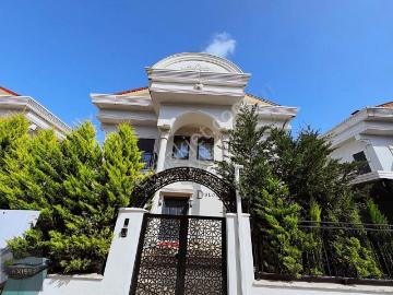 Belekte Müstakil Havuzlu Lüks Triplex Satılık İkiz Villa