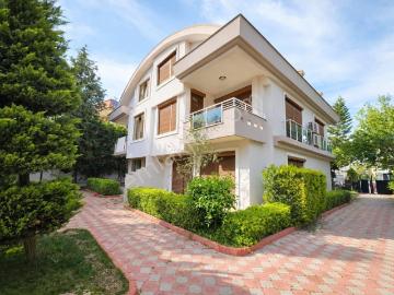 Belek'te Belek Golf Vilları Denize 2 Km Satılık Eşyalı 4+1 Villa