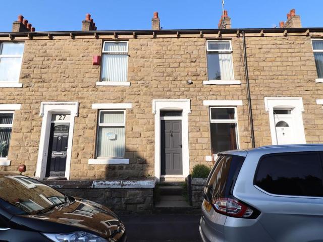 Belfield Road, Accrington, BB5 2 bed terraced house to rent £650 pcm £150 pw
