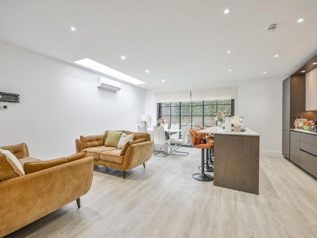 Belford House, Forest Gate, London, E7 3 bed flat to rent £2,701 pcm £623 pw