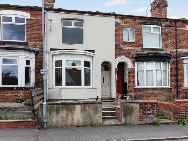 Belgrave Terrace, Wakefield, WF1 2 bed terraced house to rent £900 pcm £208 pw