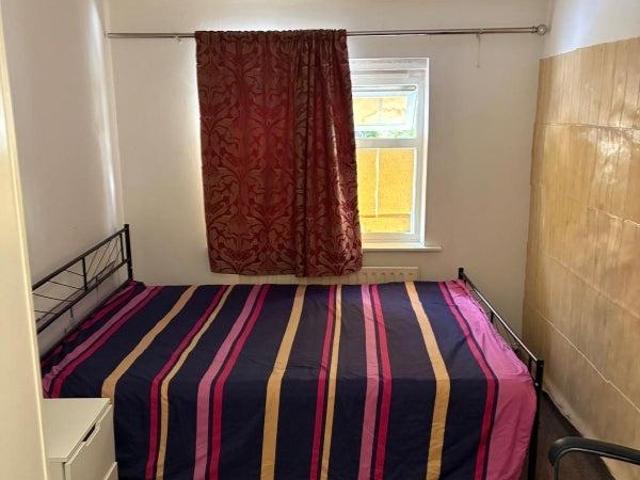 Belgrave Walk, Mitcham CR4 1 bed house to rent £950 pcm £219 pw