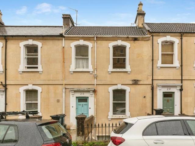 Belgrave Crescent, Bath, BA1 2 bed flat to rent £1,600 pcm £369 pw