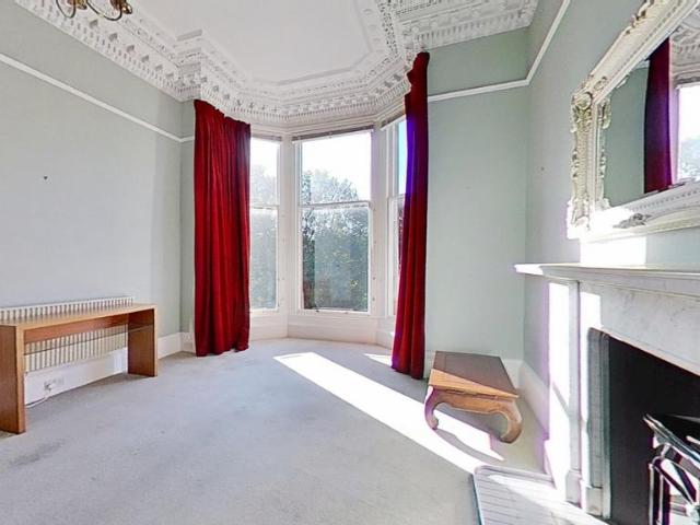 Belgrave Crescent, Edinburgh. 2 bed flat to rent £2,000 pcm £462 pw