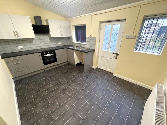 Belgrave Road, Oldham OL8 2 bed terraced house to rent £975 pcm £225 pw