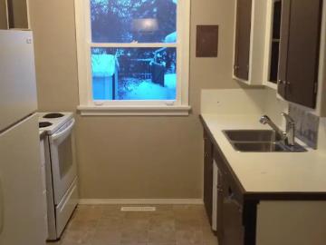 Mckernan, Edmonton, Alberta - Garden, Parking