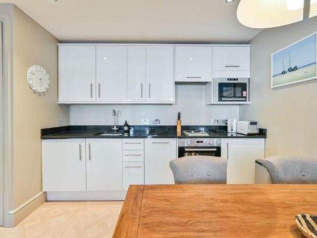Belgravia Court, Belgravia, London. 1 bed flat to rent £2,925 pcm £675 pw