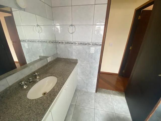 Belissimo sobrado com 3 quartos e 3 vagas no centro do bonfiglioli