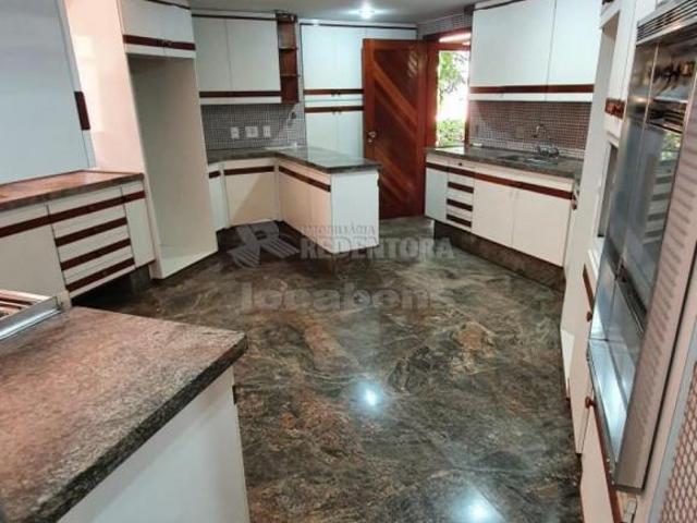 Belíssimo sobrado com 5 suítes no Condominio Débora Cristina