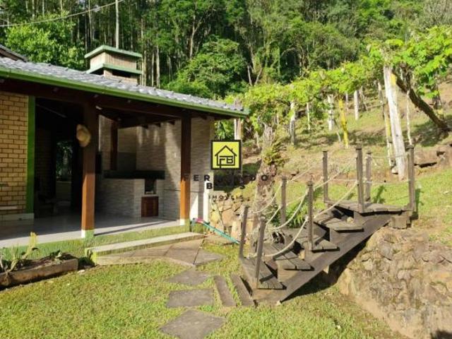Belíssimo sítio cercado com 7,5 hectares, localizado a 3 km do Bairro Linha Café Baixa e 5 km da ERS