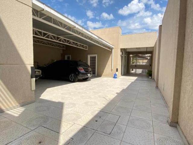 Belíssima Casa á Venda na Vila Alexandria com Suítes