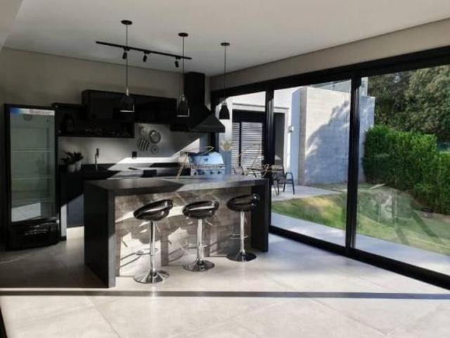 Belíssima casa à venda no Swiss Park com terreno maior