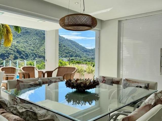 Belíssima casa com vista para o mar