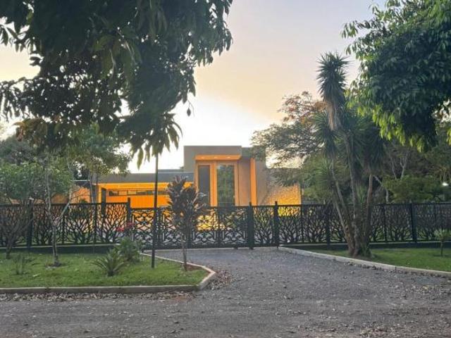 Belíssima Casa de Alto Padrão em Condomínio no Altiplano Leste, 3 Suítes, Lazer, Quintal Grande