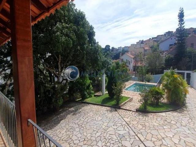 Belíssima casa de padrão alto estilo de campo com piscina e 3 quartos próximo ao centro de São Lou