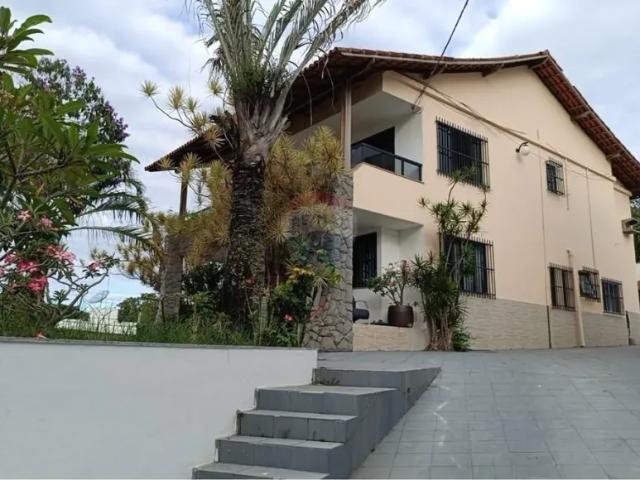 Belíssima casa duplex para alugar no charmoso bairro Santa Cecília, em Vitória/ ES