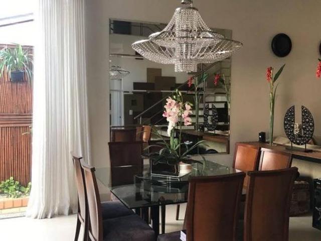 Belíssima casa no Jardim Conservani