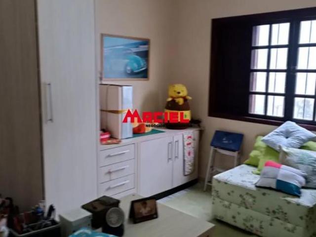 BELÍSSIMA CASA NO RESIDENCIAL CAMBUÍ, 3 DORMITÓRIOS E PISCINA