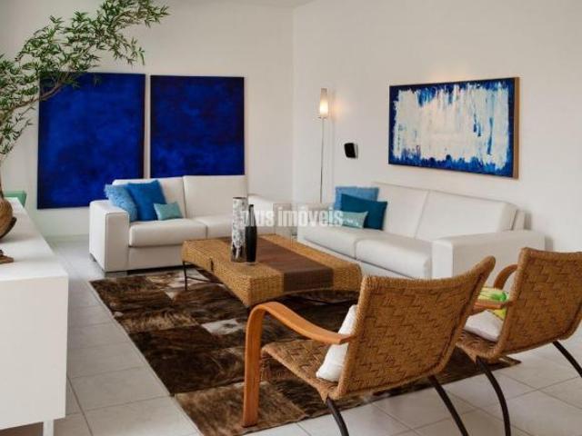 BELÍSSIMA CASA! ÓTIMA LOCALIZAÇAO!