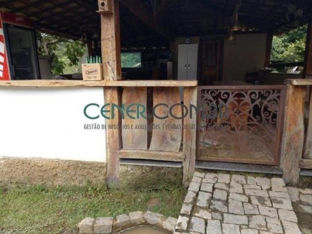 Belíssima Fazenda de 138 ha com Linda Sede antiga, muita Água e Ótima Localização