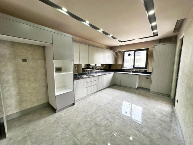 Belkız'da Park Çevresi Arakat Masrafsız Geniş Çift Balkon Lüx3+1
