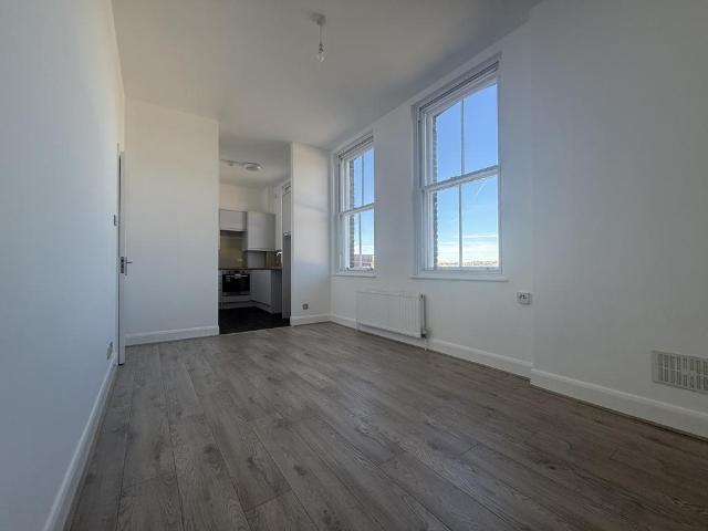 Bell Buildings, High Street, Chatham. 1 bed flat to rent £900 pcm £208 pw